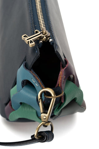 The Chain Interlocking Leather Shoulder Bag Multicolor 3